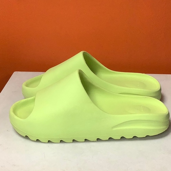 Yeezy Glow Green Slides - Picture 4 of 11